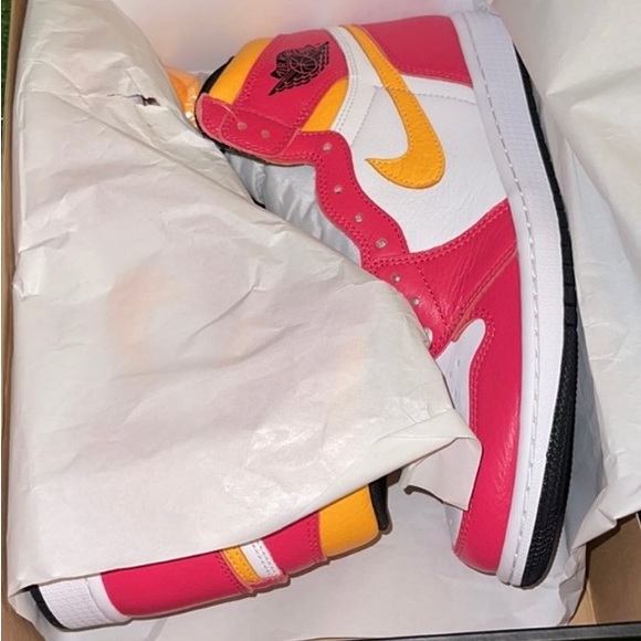 Air Jordan 1 Retro High OG Light Fusion Red🆕 - Picture 2 of 8